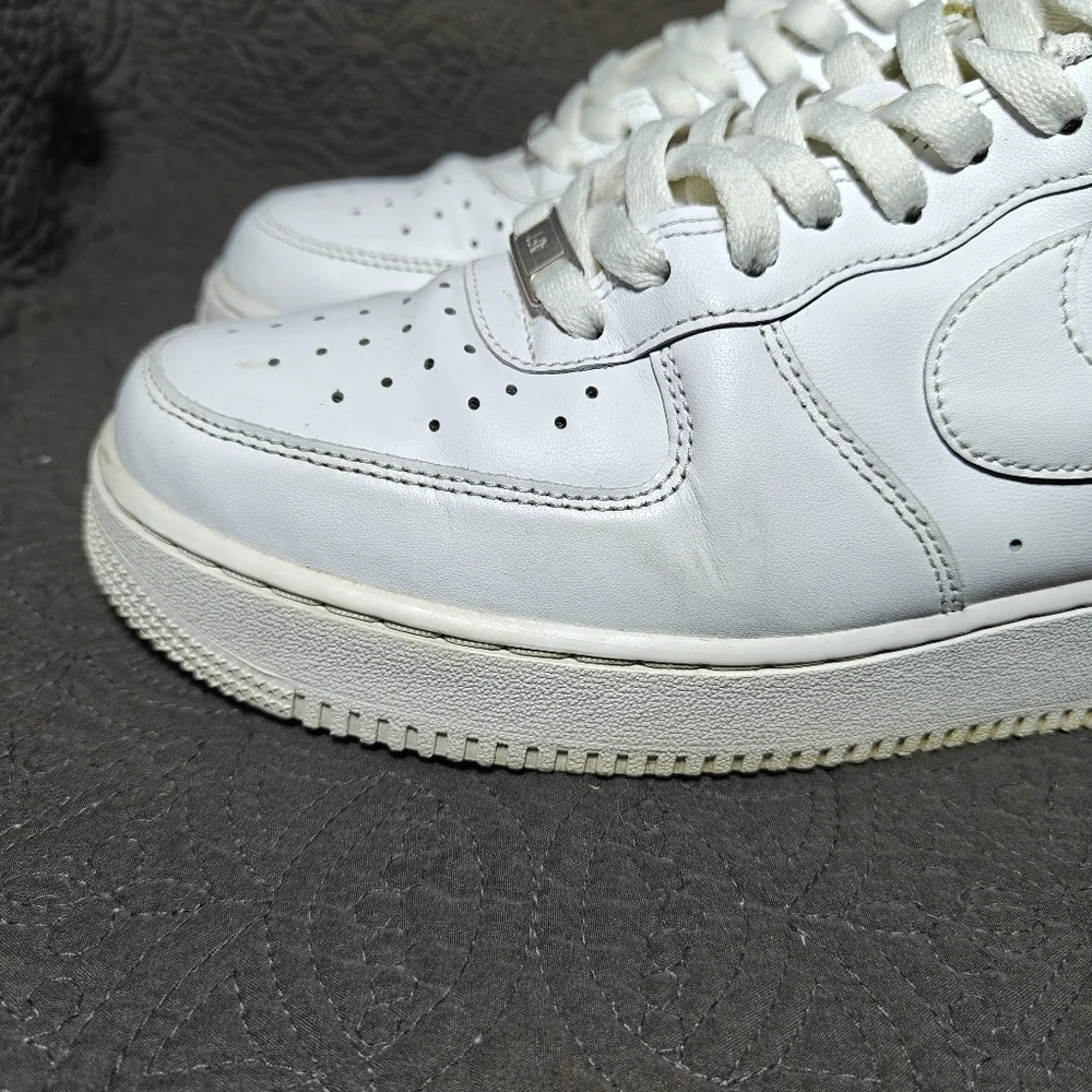 Nike Air Force 1 Low Top '07 Triple White Light Sneakers Men's Size 10